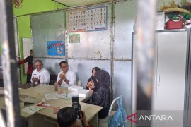 Pj Gubernur Kaltim tinjau program makan bergizi gratis di SLB Balikpapann