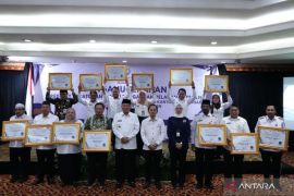 Don't make it difficult to apply for permission: Acting Governor