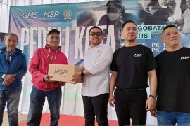 Mawar Sharon-DPRD Tangsel gelar pengobatan gratis diikuti seribu warga