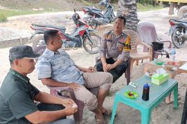 Bhabinkamtibmas Polsek Pinggir sarapan bersama warga, beri imbauan kamtibmas