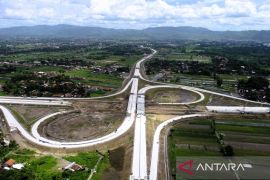 Tol Solo-Prambanan pangkas waktu perjalanan 1 jam