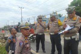 Cek kesipan Operasi Lilin 2024, Ditlantas Polda Riau tinjau jalan rusak di Inhil