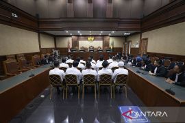 Majelis hakim tunda putusan 15 terdakwa pungli KPK