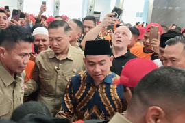 Wapres Gibran Shalat Jumat di Masjid Baiturrahman Semarang