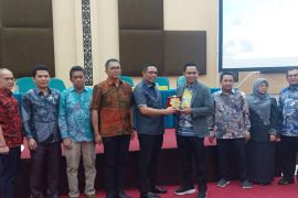 Kepala Kantor Komunikasi Kepresidenan beri kuliah umum di UNP