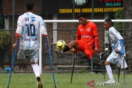 Delapan tim penuh semangat ikuti kompetisi sepak bola amputasi Piala Menpora di Malang