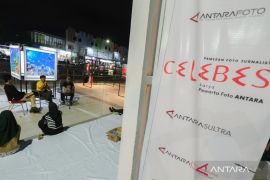 Temu wicara pameran foto Celebes di Kendari Page 2 Small