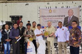 Warga desa terpencil di Sumut bahagia dikunjungi anggota DPR RI Gerindra