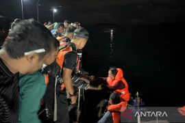 Tim SAR evakuasi korban kapal tenggelam di perairan Halmahera