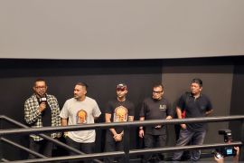 Melukis Harapan di Langit India