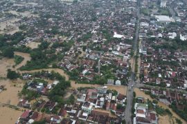Dua warga tewas terseret banjir di Ponorogo
