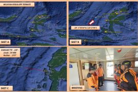 Tim SAR mencari nelayan hilang akibat cuaca buruk