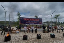 Bea Cukai Badau musnahkan 122,75 liter minum alkohol asal Malaysia