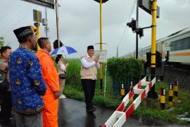 Legislator BHS tinjau perlintasan sebidang di Sidoarjo