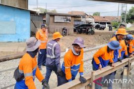 Dishub OKU Timur bangun palang pintu perlintasan KA