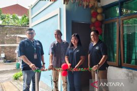 WOM Finance salurkan bantuan ke panti werda di Solo