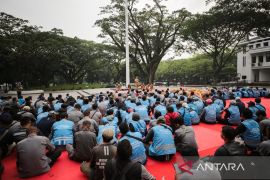 DLH Kota Bandung menyiapkan 427 petugas kebersihan saat malam tahun baru