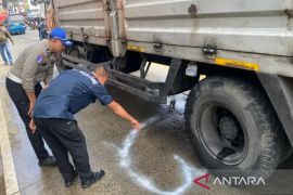 Truk tabrak dua motor di Jalan Raya Bogor-Sukabumi akibatkan satu orang tewas