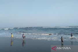 BMKG: Waspadai gelombang tinggi di perairan selatan Jawa Barat-DIY