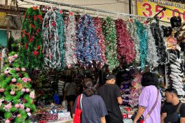 Pedagang pernak pernik Natal di Kota Medan dibanjiri pembeli