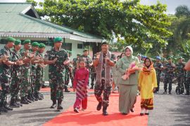 Penyambutan kedatangan pejabat baru Danrem 121/ABW