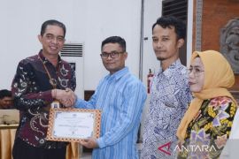 Universitas Hamzanwadi Lombok Timur borong penghargaan LLDIKTI VIII Award