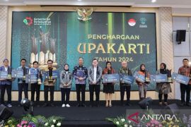 Binaan Disperin Kalsel terima penghargaan Upakarti Kemenperin