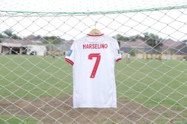 Jersi Marselino lawan Arab akan dilelang untuk renovasi sekolah di Surabaya