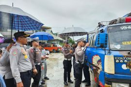 Tim gabungan Singkawang gelar pemeriksaan kendaraan angkutan umum