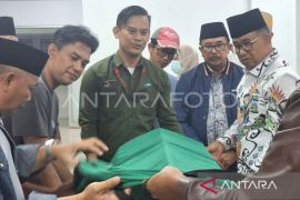 Pj Gubernur Kaltim lepas jenazah Awang Faroek dari Balikpapan