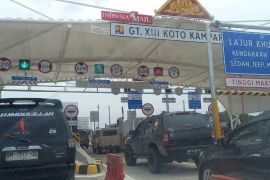 19.702 kendaraan lintasi tol di Riau saat libur akhir tahun