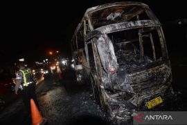 Bus pengangkut rombongan wisata terbakar di Jalan Solo-Yogyakarta