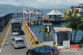 Puncak arus angkutan Nataru lintas Pelabuhan Ketapang-Gilimanuk 23-24 Desember