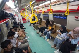 Cek fakta, lansia gratis naik KRL dengan kartu khusus