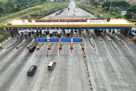 H-4 Natal-Tahun Baru, terjadi lonjakan lalin di sejumlah GT Trans Jawa