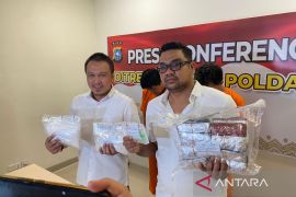 2,6 kg sabu dan 6 ribu pil happy five rencananya diedarkan di malam pergantian tahun di Pekanbaru