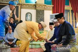 Kenduri masyarakat adat Medan, Bobby Nasution di tepung tawari