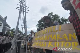 Unjuk rasa penutupan PLTU di Bengkulu
