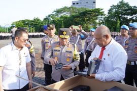 Tertibkan pemakaian, Polda Maluku tarik senjata api  personel