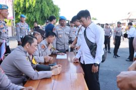 Polres Lombok Timur memeriksa seluruh senjata personel