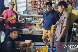 Polresta Bogor razia miras di warung kelontong