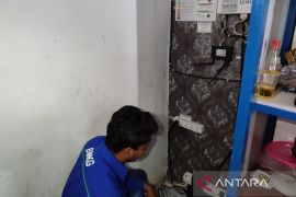 BMKG Bengkulu merawat secara berkala alat "Intensity Meter"