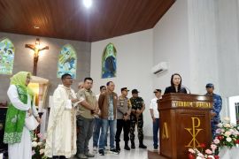 Ketua DPRD Belitung rayakan Natal di Gereja Regina Pacis