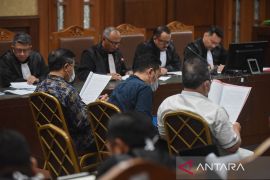 Tiga hakim "vonis bebas" Ronald Tannur di dakwa terima suap Rp4,67 miliar