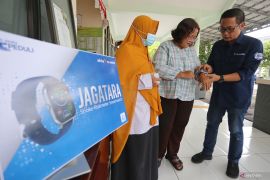 Penyerahan bantuan Jagatara XL ke Puskesmas