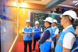 Pastikan listrik andal, GM PLN Riau Kepri cek Posko Nataru
