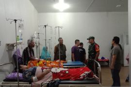 Dandim 0622 Kabupaten Sukabumi pantau kondisi korban keracunan jamur di Limusnunggal