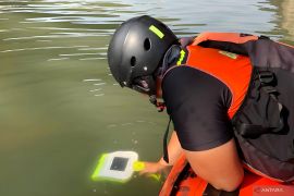 Tim SAR gunakan 'Aquaeye' cari balita hanyut di Surabaya