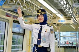 Aura Rahmi, masinis perempuan mahir operasikan kereta otomatis