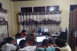 LSM MCC edukasi Bahasa Inggris dan komputer gratis di Banda Neira